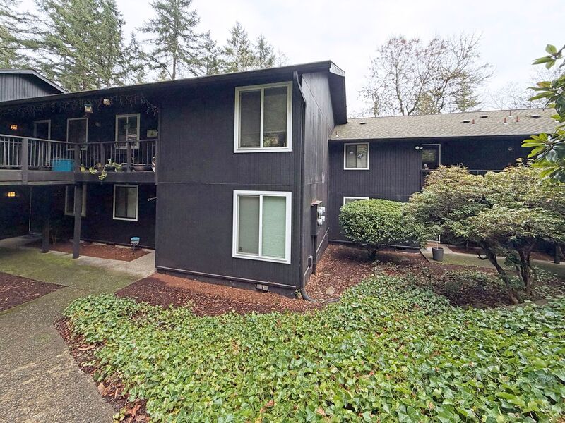 Eugene Condo: 2685 Woodstone Place