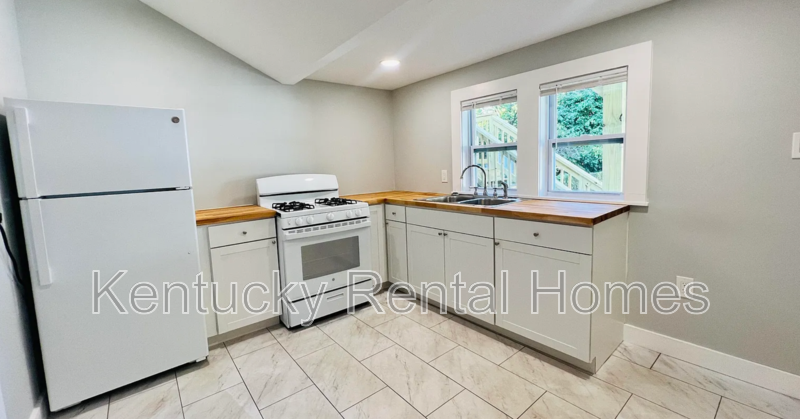 Lexington House: 445 Davidson Court-A