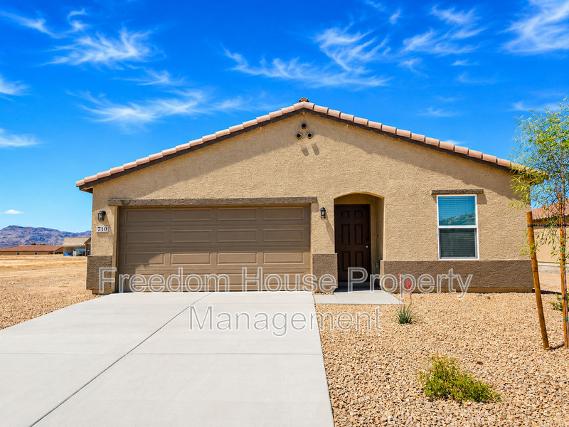 Pahrump House: 710 Huyana Wind Drive