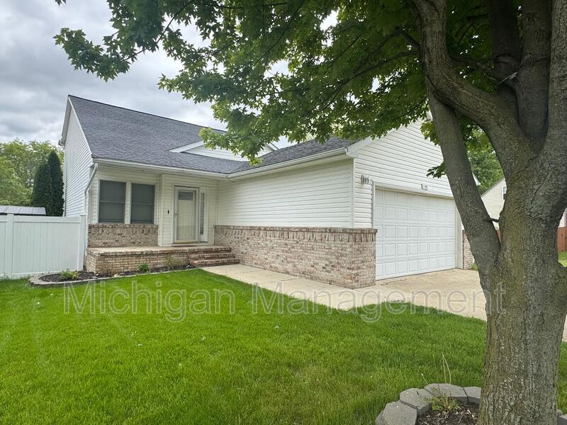Romulus House: 11099 Grover St