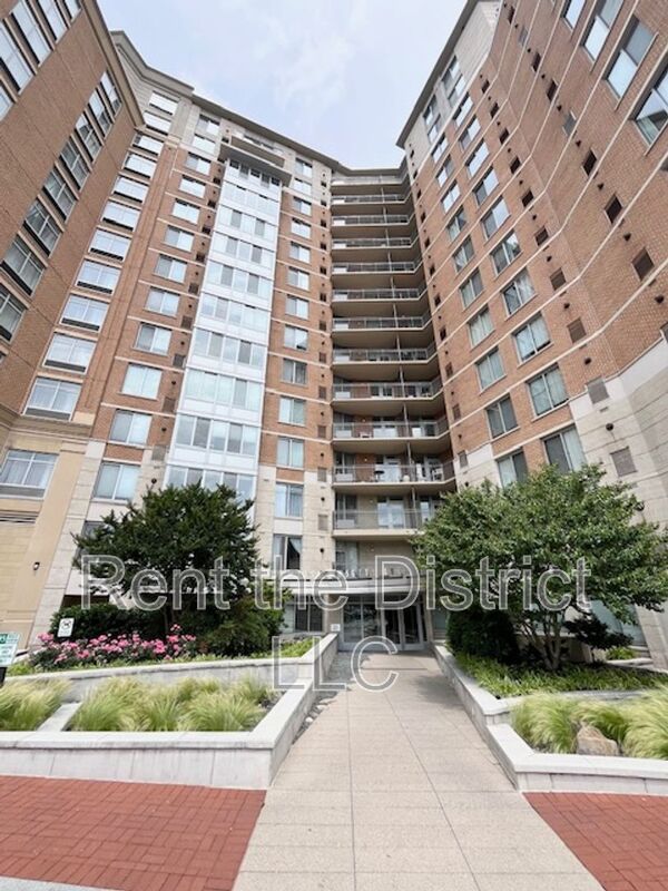 Washington Condo: 555 Massachusetts Avenue NW