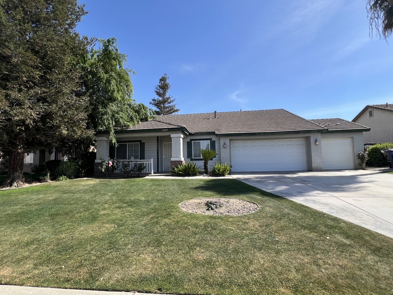 Bakersfield House: 10209 Polo Saddle Drive