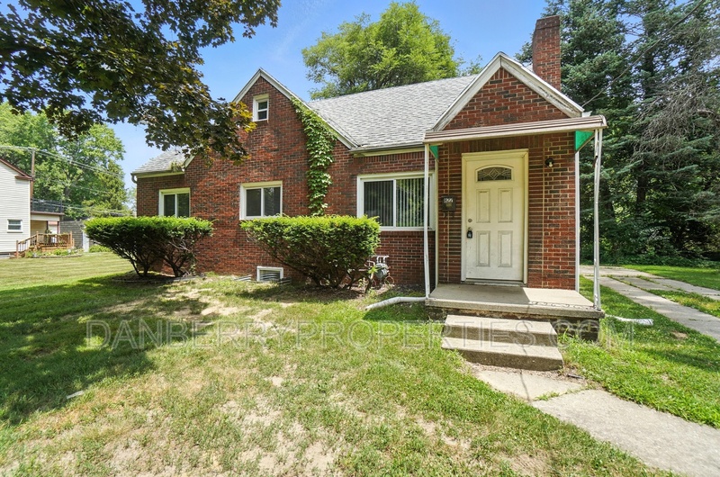 Toledo House: 822 Searles Road - 1