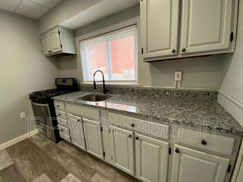 Pittsburgh House: 22 Fourth Street