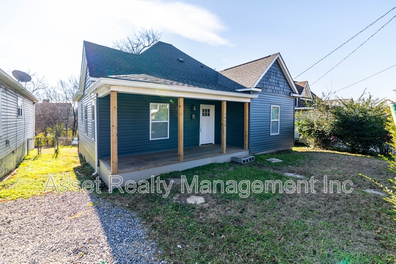 Knoxville House: 1422 Beaumont Avenue