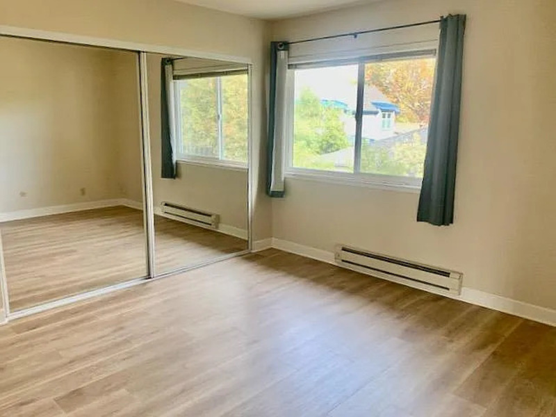 Palo Alto Condo: 220 College Ave