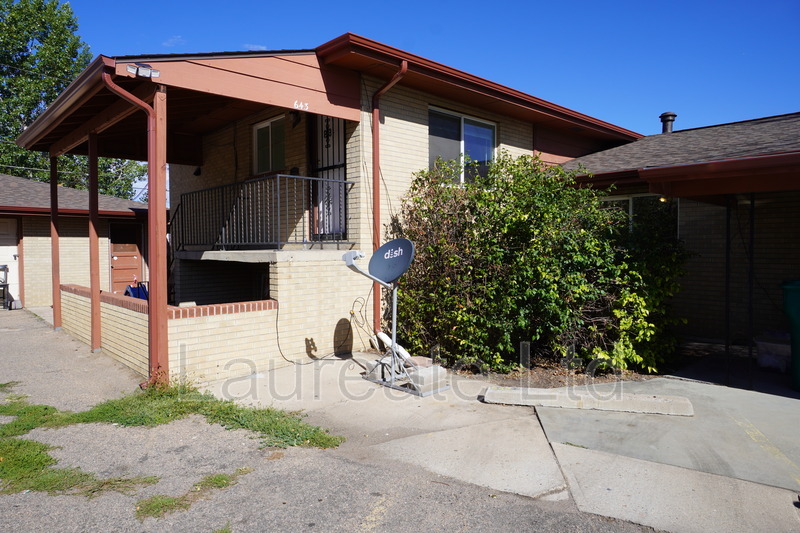 Aurora Townhome: 641 Fraser St