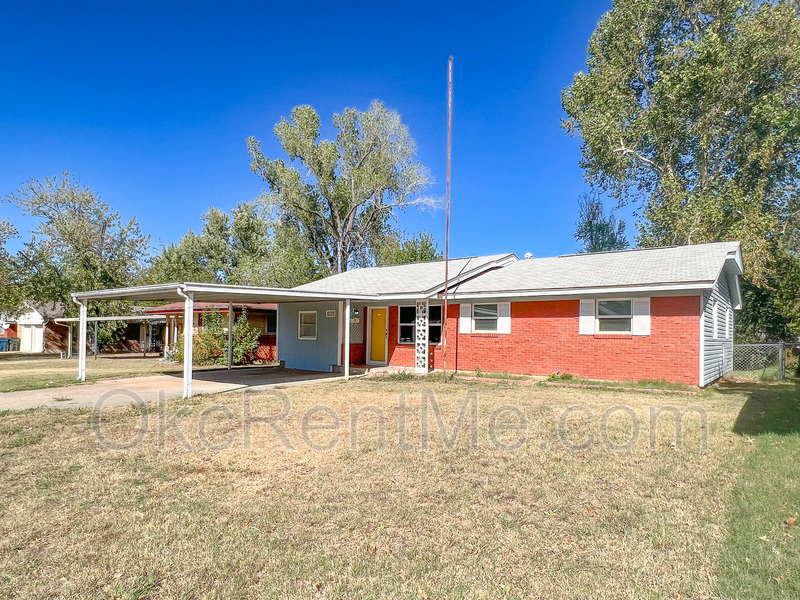 Midwest City House: 1900 N Mitchell Dr
