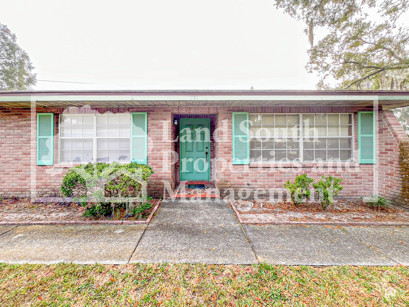 Lakeland House: 711 W Daughtery Road