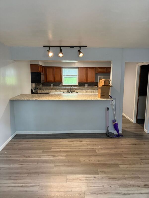 Columbia House: 811 South Fairview Road