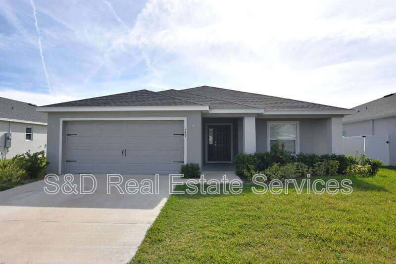 Polk City House: 749 Daphne Dr.