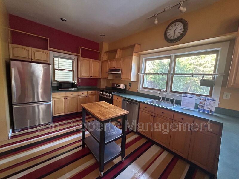 New London House: 41 Tilley Street