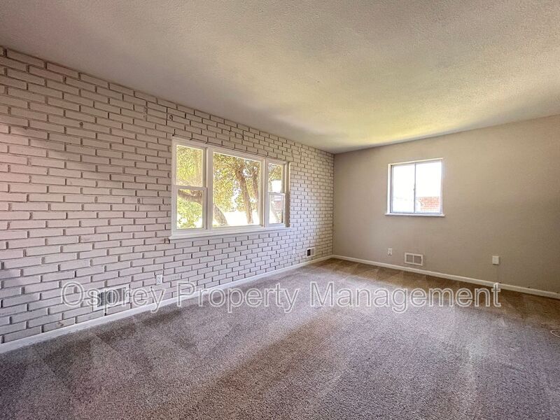 Charming 3-Bedroom Home with Bonus Room & Spacious Yard