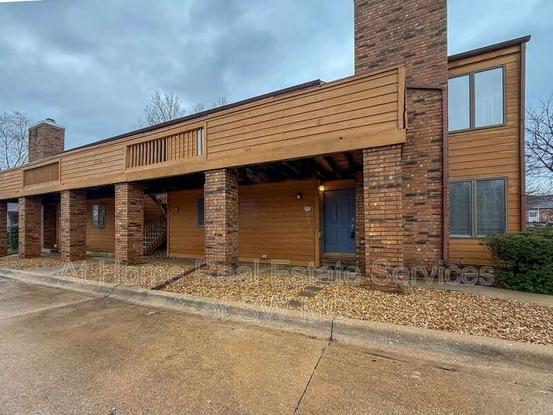 Springfield Condo: 3440 S.Delaware St