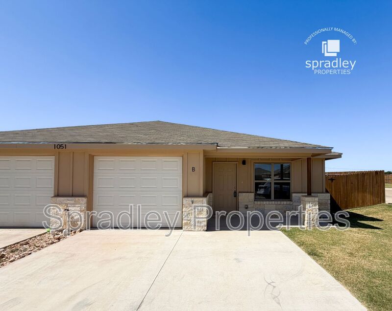 Belton Townhome: 1051B Mason Dr