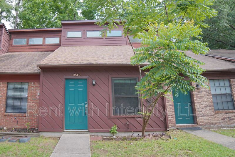 Tallahassee House: 1240 High Rd
