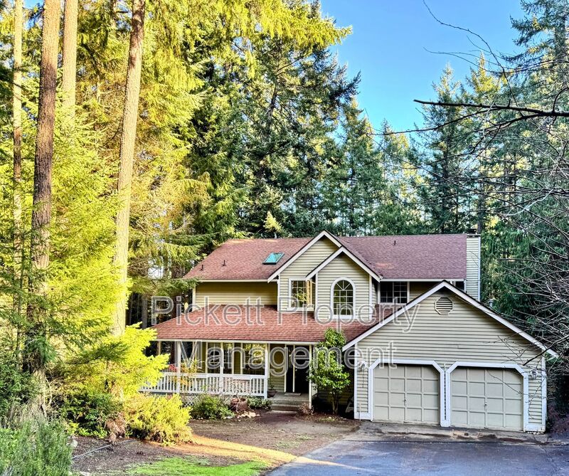 Silverdale House: 10738 Jetty Pl. NW