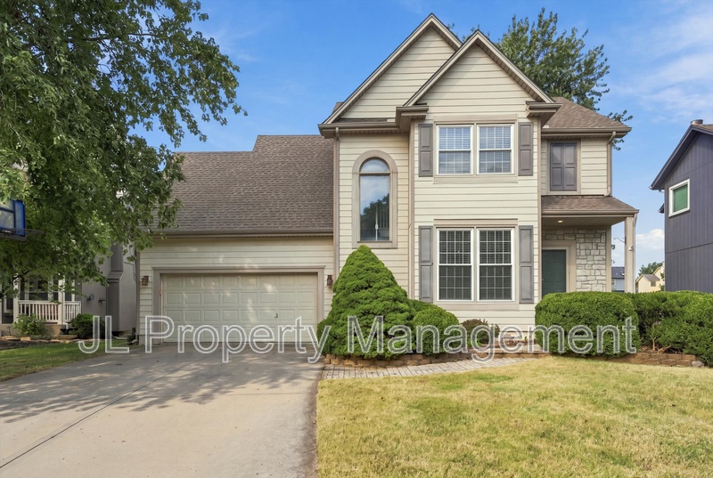 Olathe House: 14874 South Summit Street