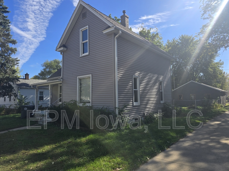 Waterloo House: 709 Kern Street