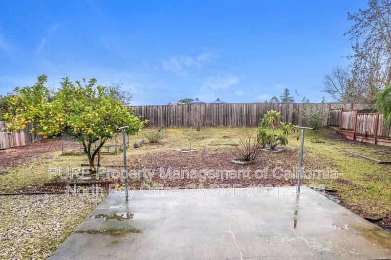 Santa Rosa House: 1190 Exeter Drive