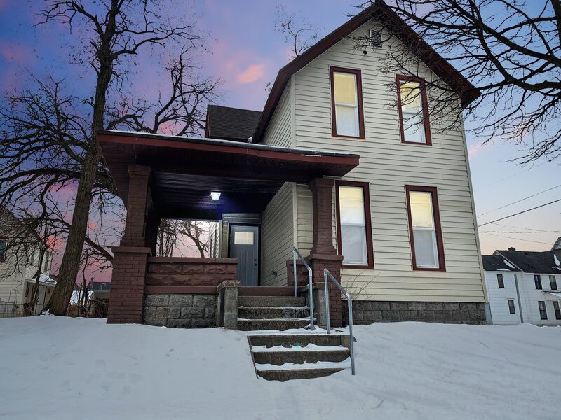 Request a Viewing for 212 Delaware St. SE - Tenant Turner