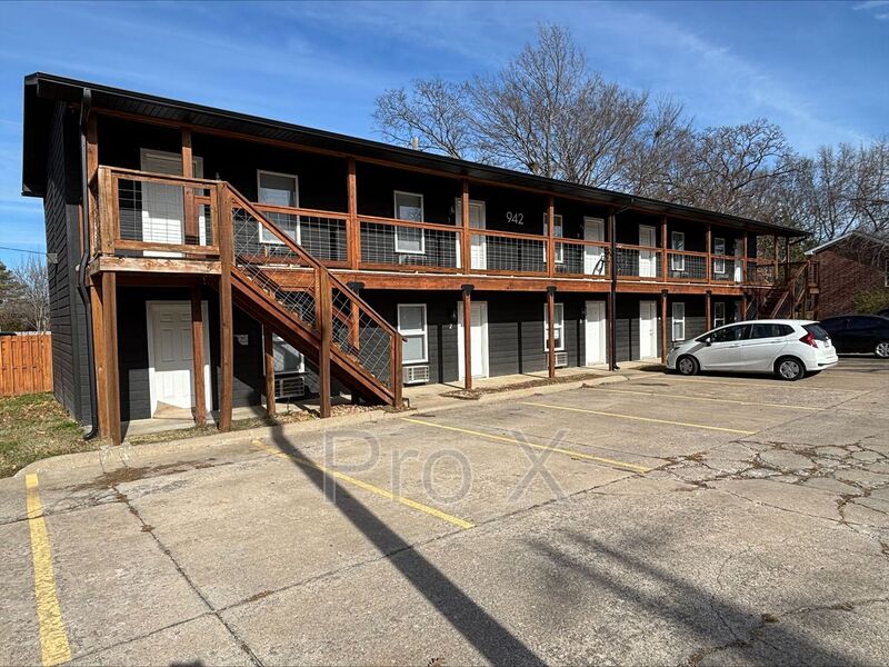 Fayetteville Condo: 942 W Holly St
