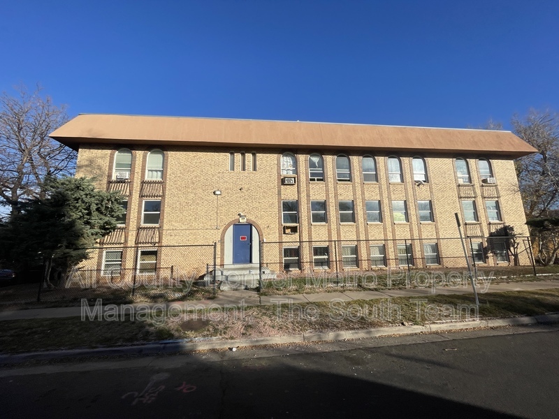 Aurora Condo: 1590 Clinton St