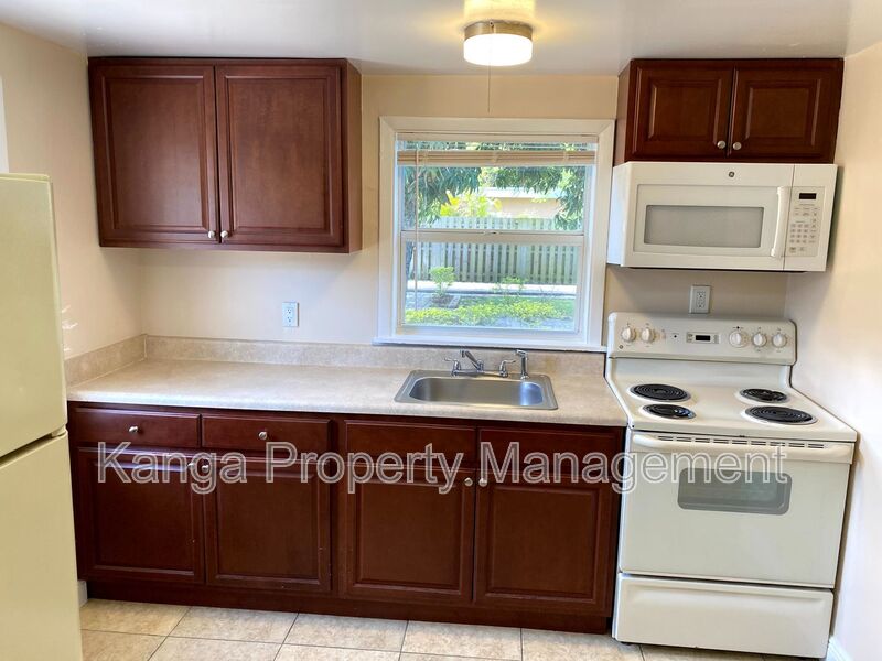 Lake Worth Condo: 4821 Vermont Ave