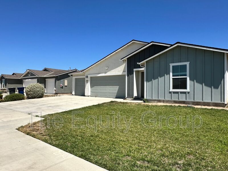 Tulare House: 1892 Capistrano Ave