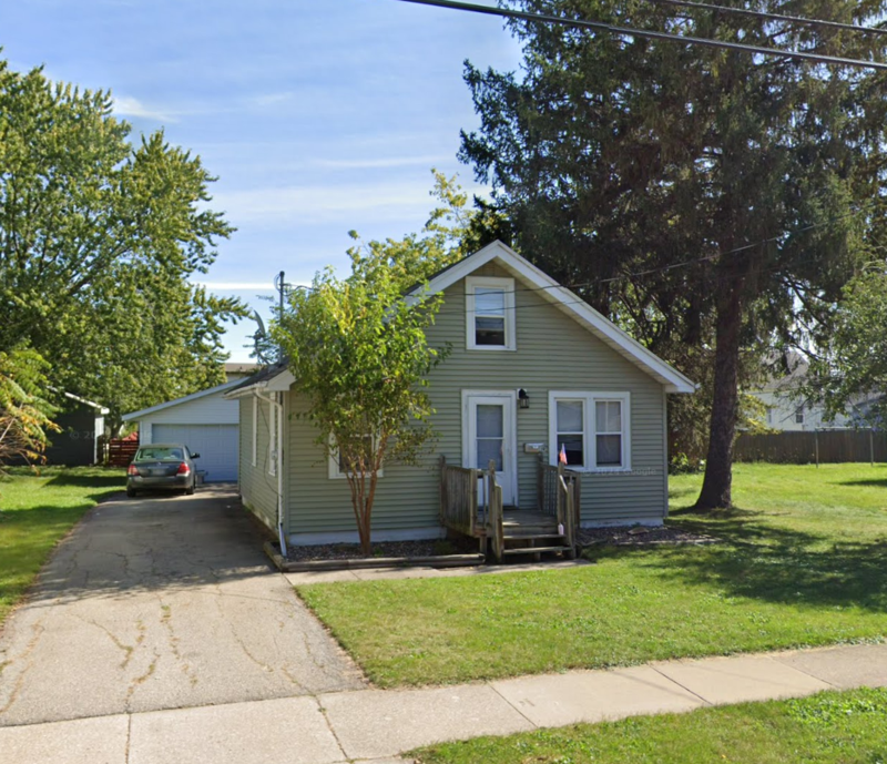 Neenah House: 119 Plummer Avenue