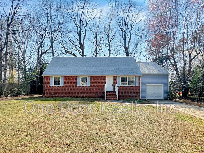 Williamsburg House: 106 Lexington Drive