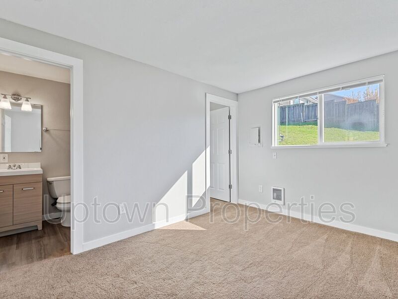 Portland House: 6824 N Richmond Ave