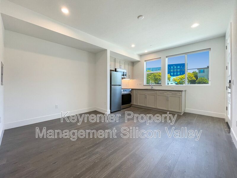 Milpitas House: 333 Montague Expressway