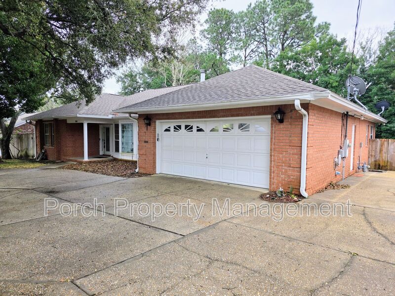 Gulf Breeze House: 303 Shoreline Dr