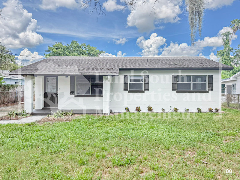 Lakeland House: 2152 Colonial Avenue