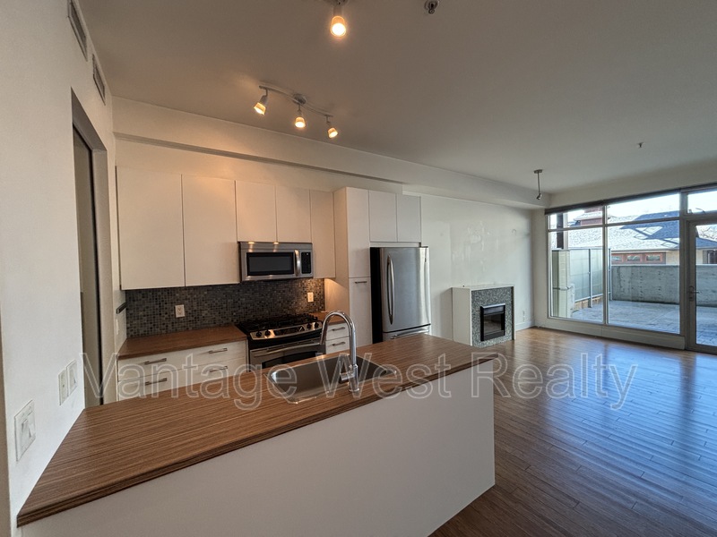 Kelowna Condo: 218-1289 Ellis St