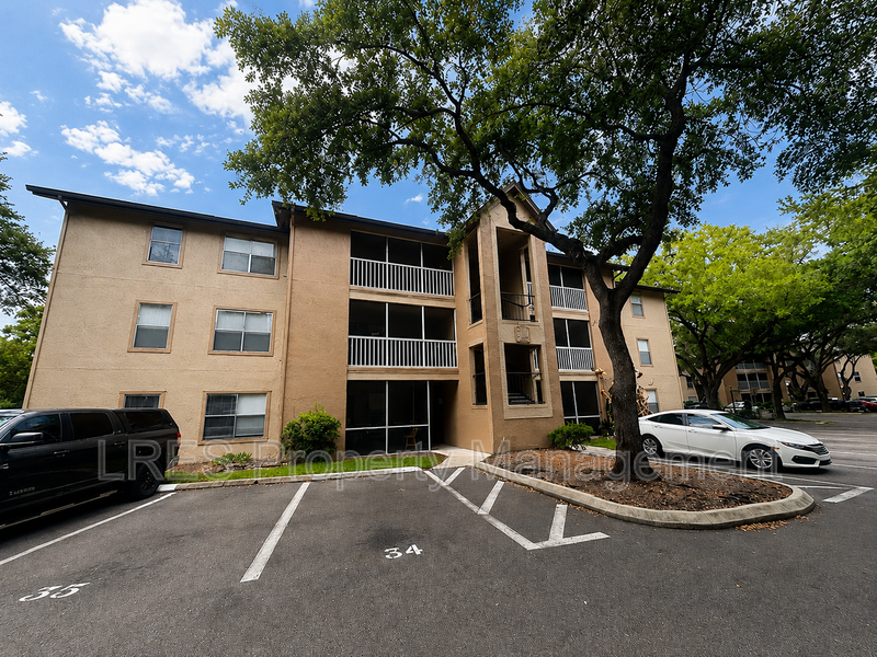Altamonte Springs House: 958 Salt Pond Pl.