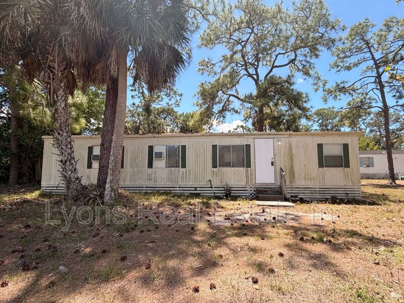 North Fort Myers House: 7535 McDaniel Dr.