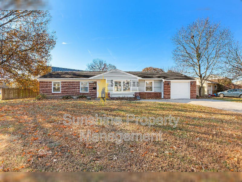 Virginia Beach Townhome: 3701 Teakwood Dr