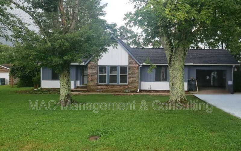 Cookeville House: 1550 Lake Villa Circle