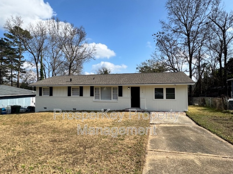 Columbus House: 176 Wickham Dr