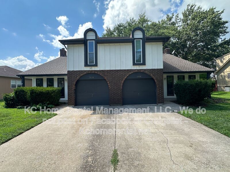 Lees Summit House: 3870 SW Harbor Dr