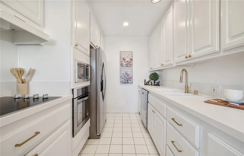 Burbank Condo: 4140 Warner Blvd