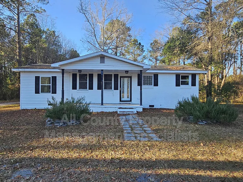 Columbia House: 1301 Pineview Dr.