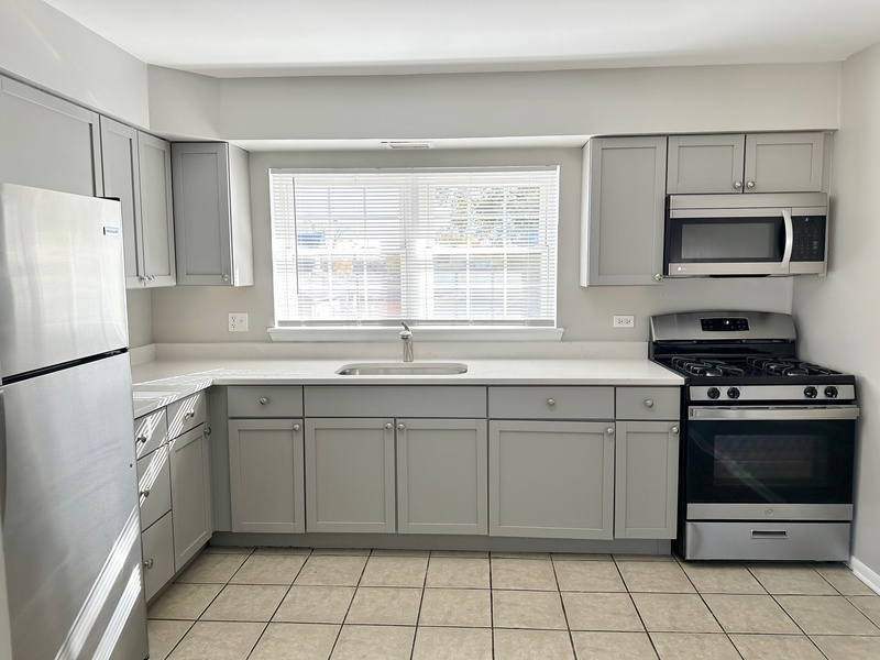 Brookfield Condo: 9203 Monroe Ave