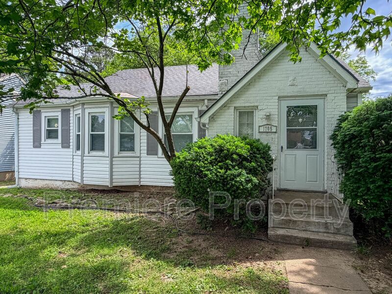 Independence House: 1705 S Northern Blvd