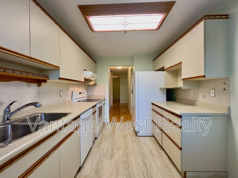 Kelowna Condo: 115b-1045 Sutherland Ave