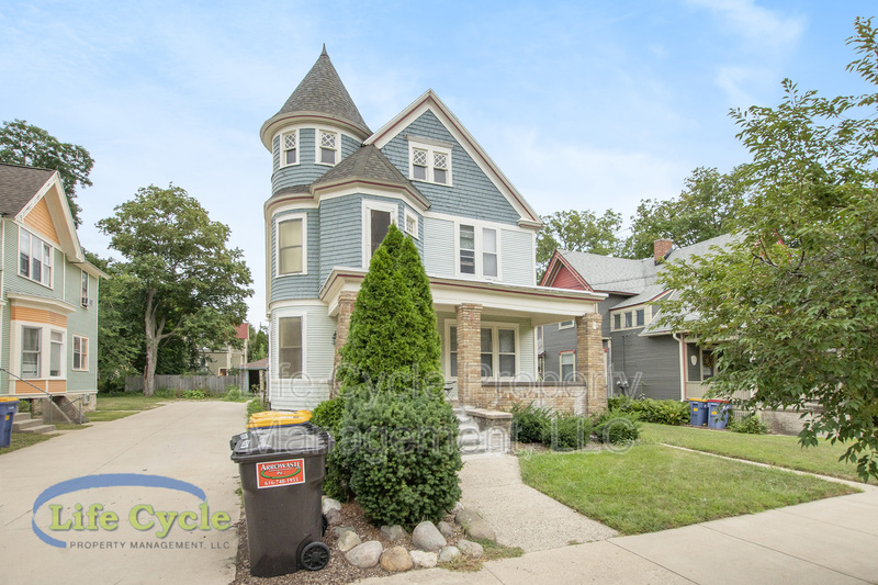 Grand Rapids Condo: 250 Henry Avenue Southeast