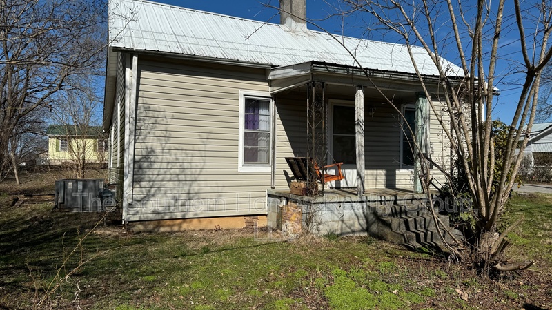 Sweetwater House: 1402 Broad Street