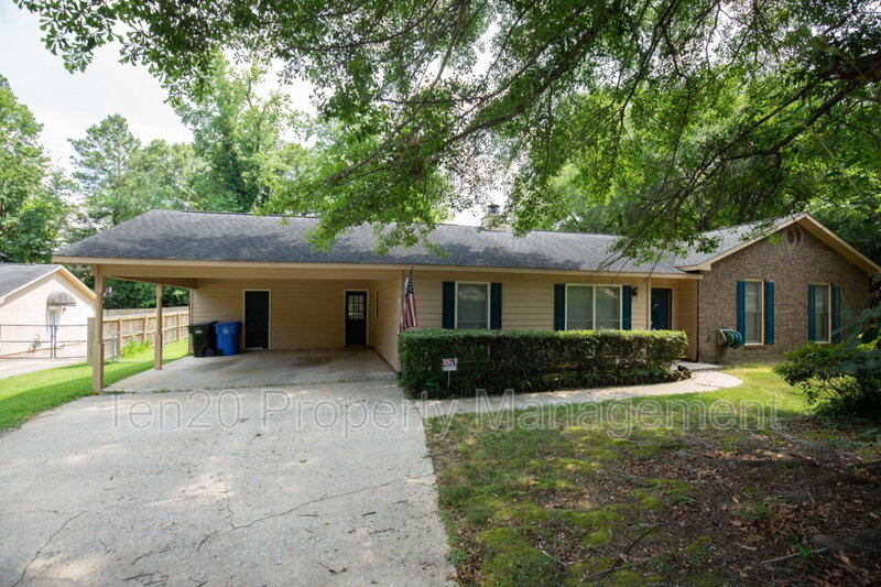 Columbus House: 1430 Lokey Dr